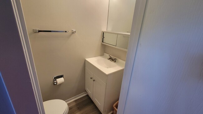 Building Photo - 604 English Creek Ct