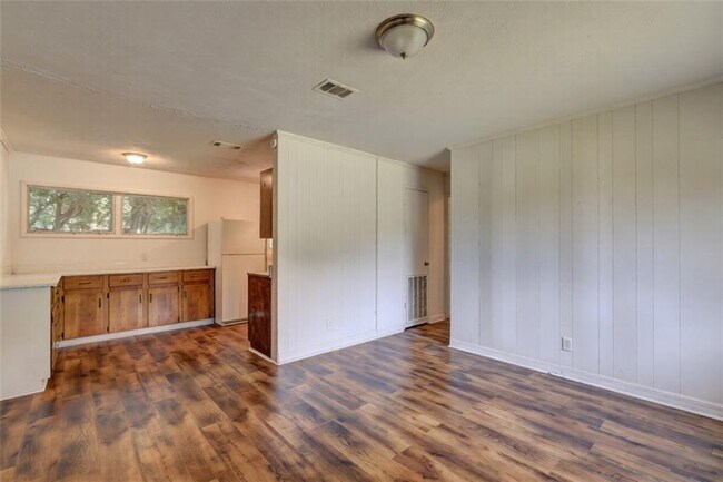 Foto del edificio - 2423 Thrasher Ave