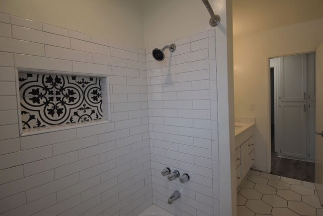 Building Photo - 5117 Laurel Canyon Blvd