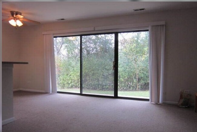 Hall and Patio - 274 W Ct of Shorewood