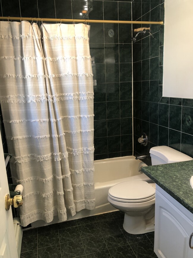 Building Photo - 659 Gramatan Ave