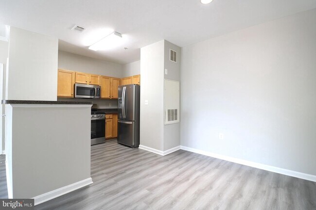 Foto del edificio - 5117 Travis Edward Way