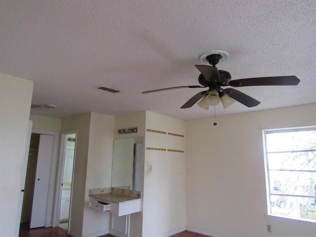 Foto del edificio - 8100 Leonora St