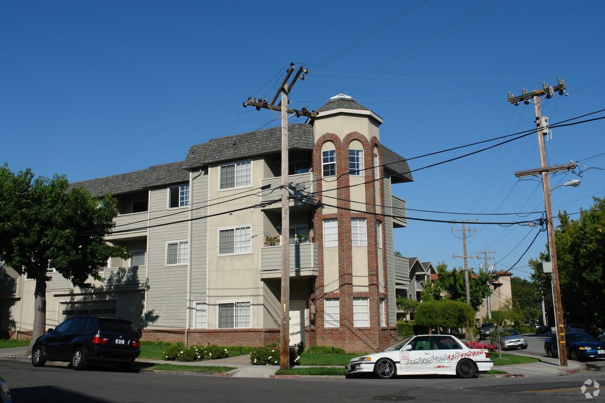 Building Photo - 601 Ansel Rd