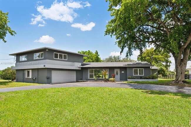 Building Photo - 6700 E Tropical Way