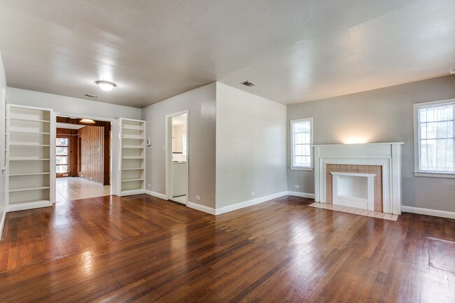 Building Photo - 2-BEDROOM HOME IN MONTICELLO PARK