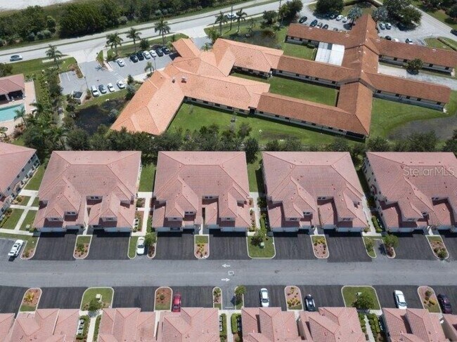 Foto del edificio - 240 West End Dr