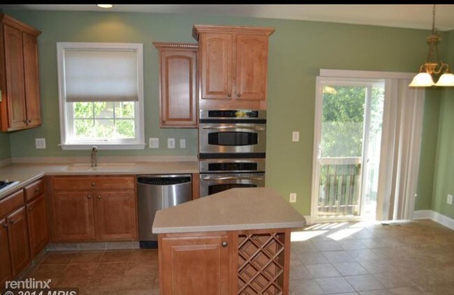 Foto del edificio - 3 br, 3 bath Townhome - 8908 Brewer Creek Pl