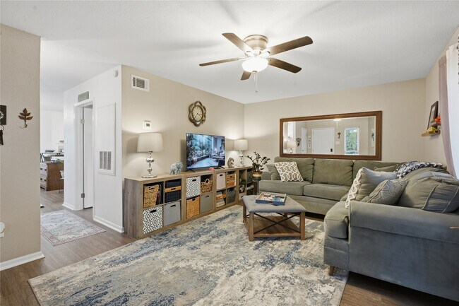 Foto del edificio - 18617 Egret Bay Blvd