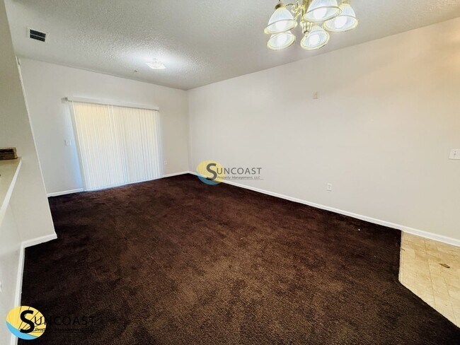 Foto del edificio - 6985 Ortega Woods Dr