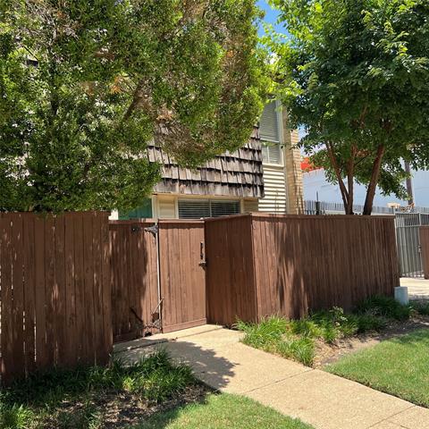 Foto principal - 2702 Douglas Ave