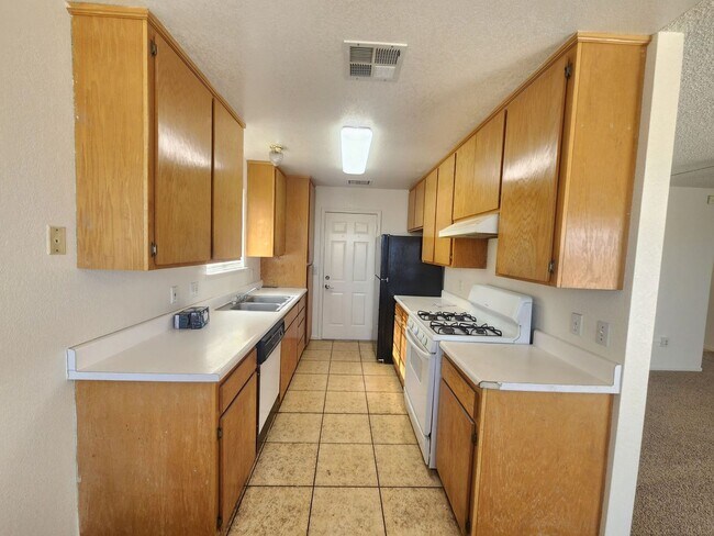 Building Photo - Price Reduction!! 3 Bedroom 2 Bath Home in...