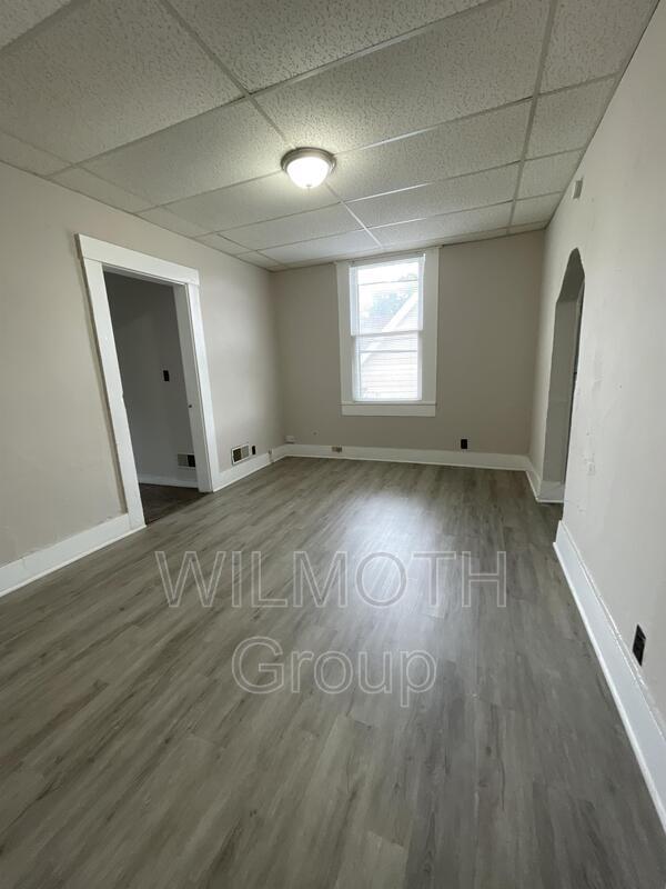 Foto del edificio - 511 E College St