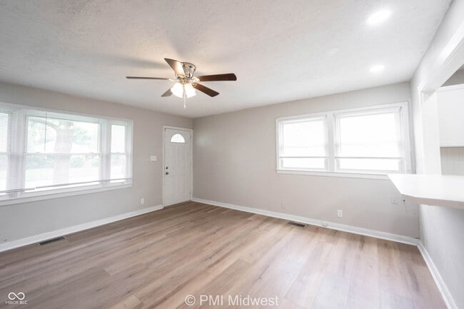 Building Photo - 4923 Barlow Dr