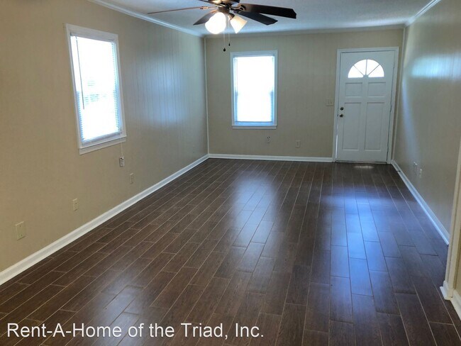 Building Photo - 3 br, 1.5 bath House - 2102 Brickhaven Drive