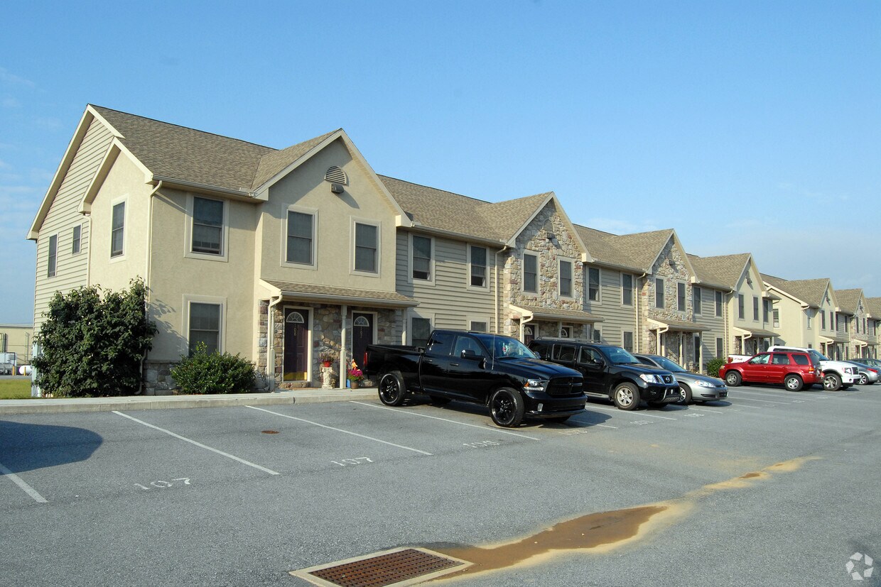 12 Hoover Dr, Ephrata, PA 17522 Apartments in Ephrata, PA