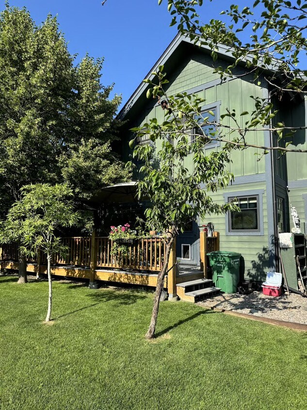 Primary Photo - 4 Pine Ave