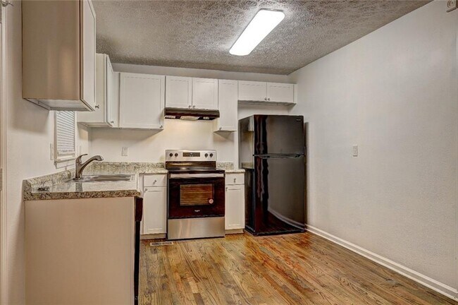 Foto del edificio - 4090 Knotty Oak Trail