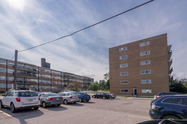 Building Photo - 4 Overland Drive