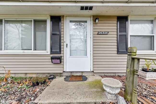 Building Photo - 26335 Beaconsfield St
