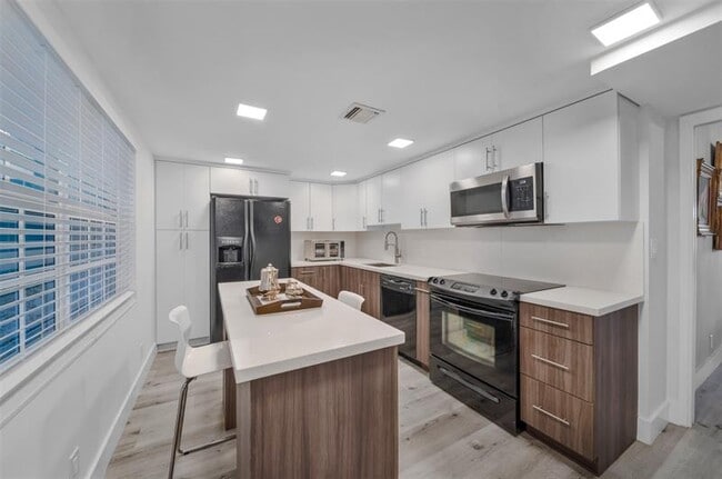 Foto del edificio - 903 Cypress Grove Dr