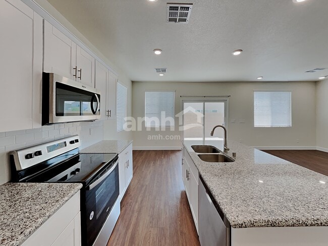 Building Photo - 1709 Macchia Ave