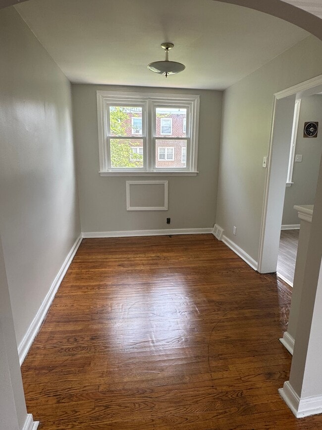 Building Photo - 4643 Weymouth St