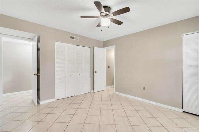 Building Photo - 6030 Village Cir N