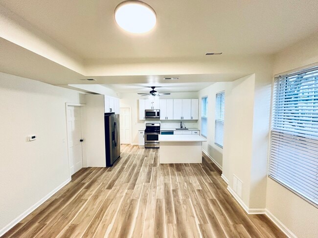 Building Photo - 3227 S May St