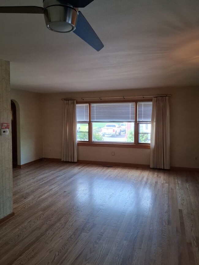 Building Photo - 3BR/ 2.5 Bath  Single Family Home in  Northside Neighborhood