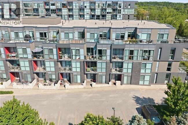 Building Photo - 5260 Dundas St