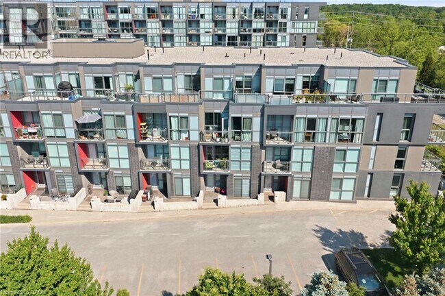 Photo du bâtiment - 5260 Dundas St