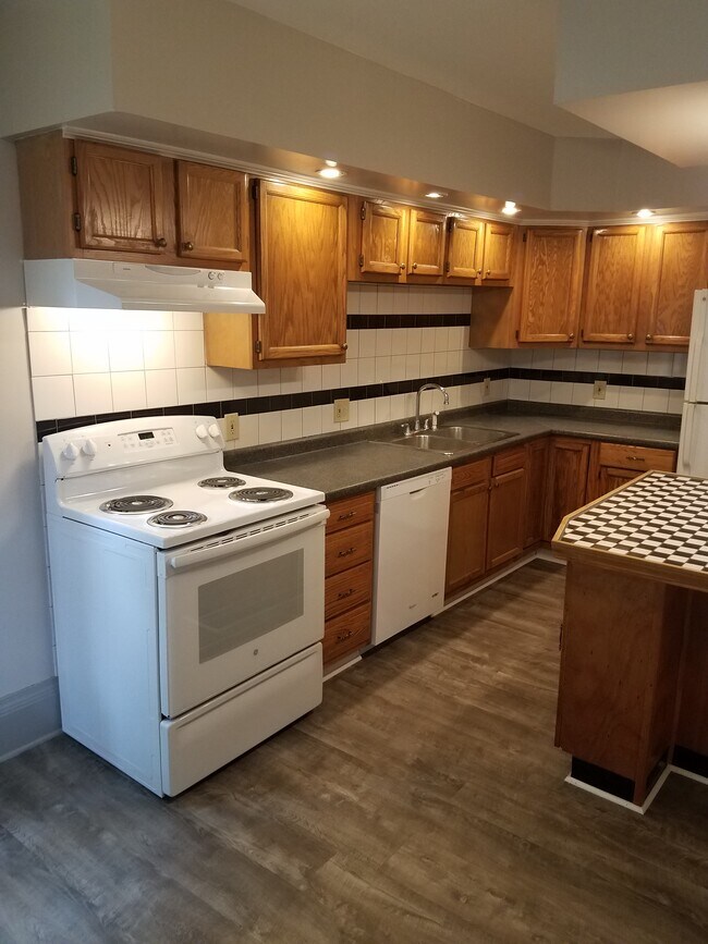 Kitchen - 153 S Union St