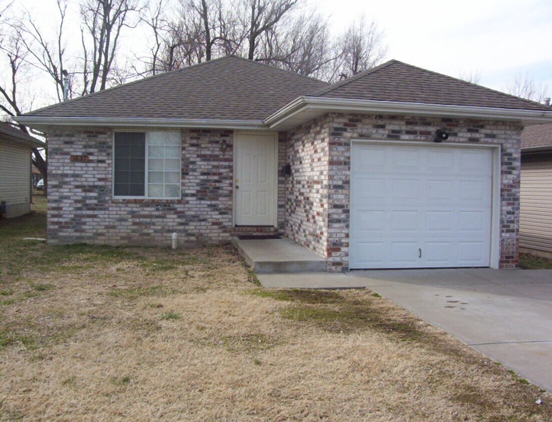 Foto principal - Cute, 3 bedroom house in NW Springfield!