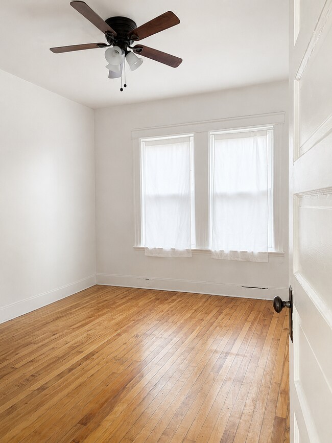 Dormitorio 2 - 98 Dana Ave