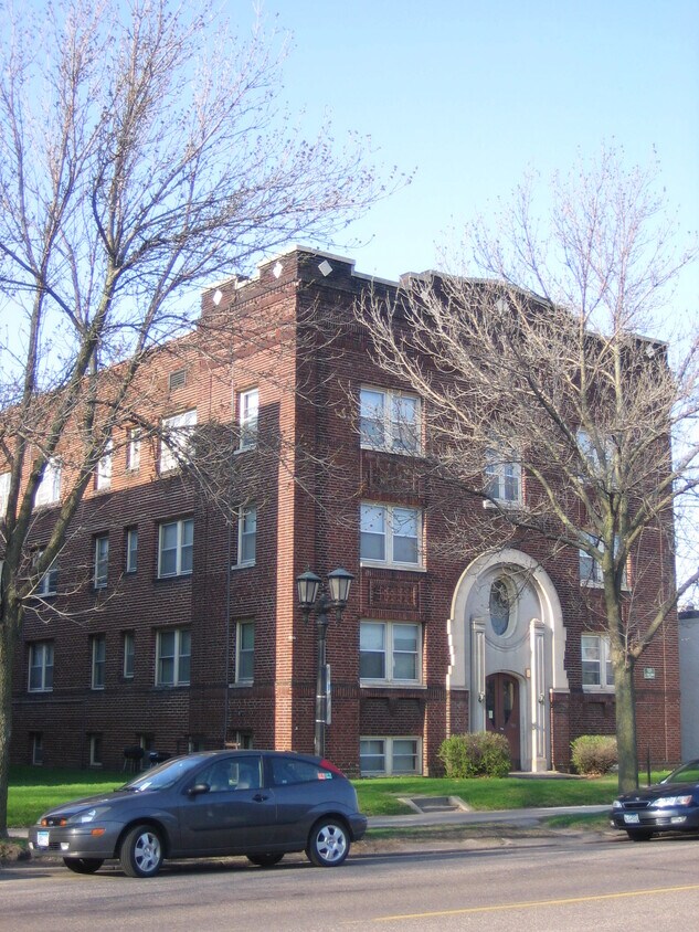 Primary Photo - 908 Grand Ave