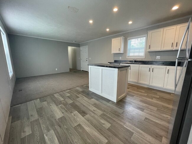 Foto del edificio - 16185 Notre Dame St