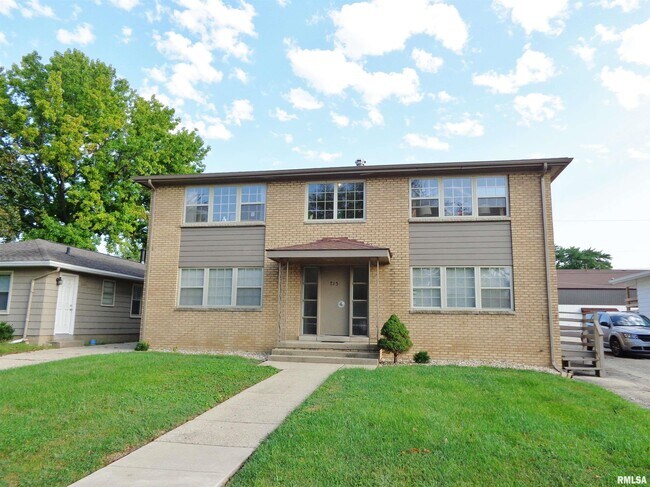 Building Photo - 715 W Ridge Rd