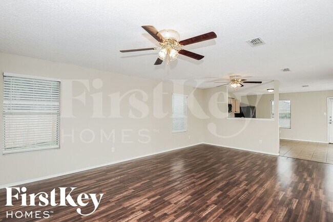 Foto del edificio - 4344 Hunters Creek Dr