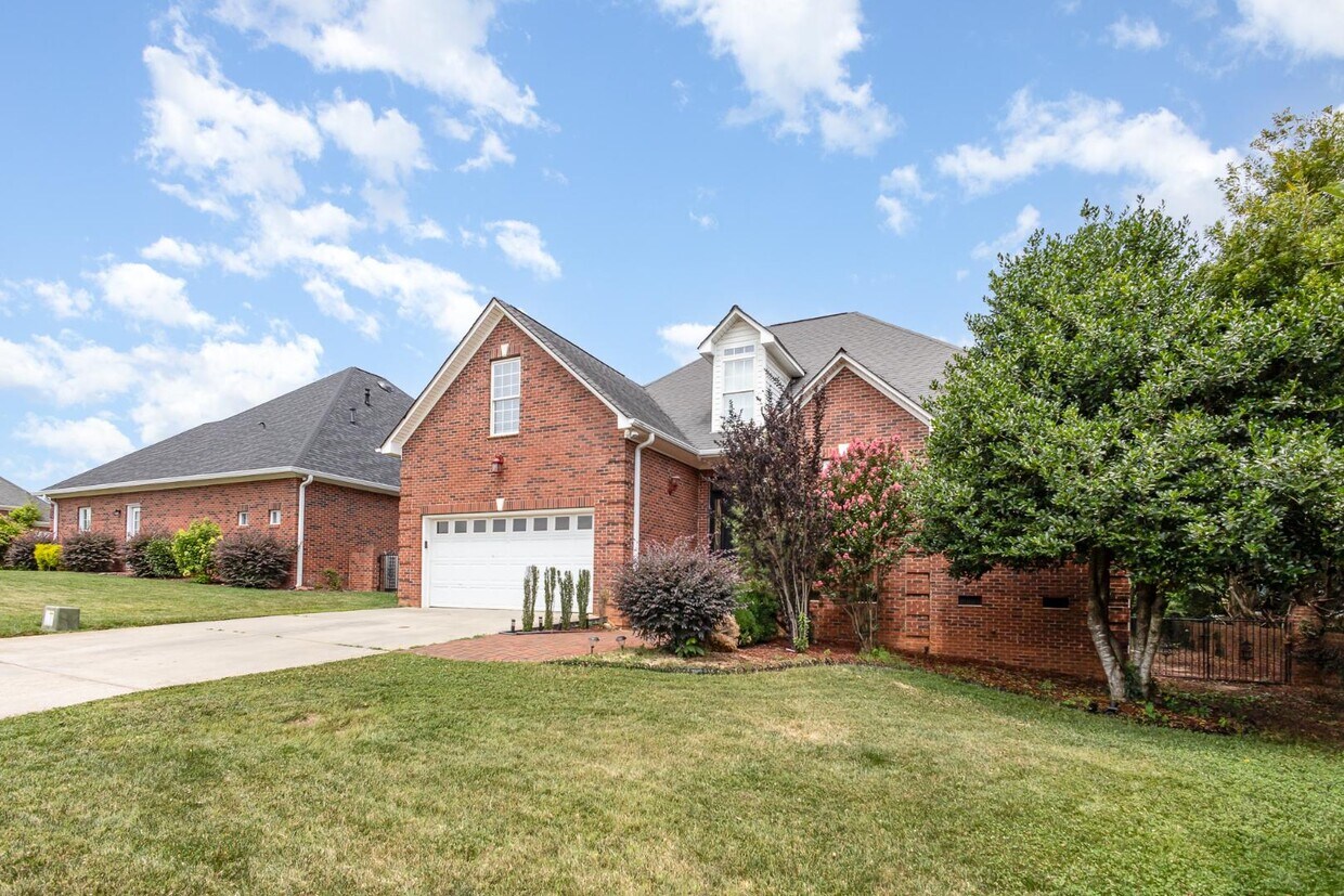 Foto principal - 1610 Elkhart Cir