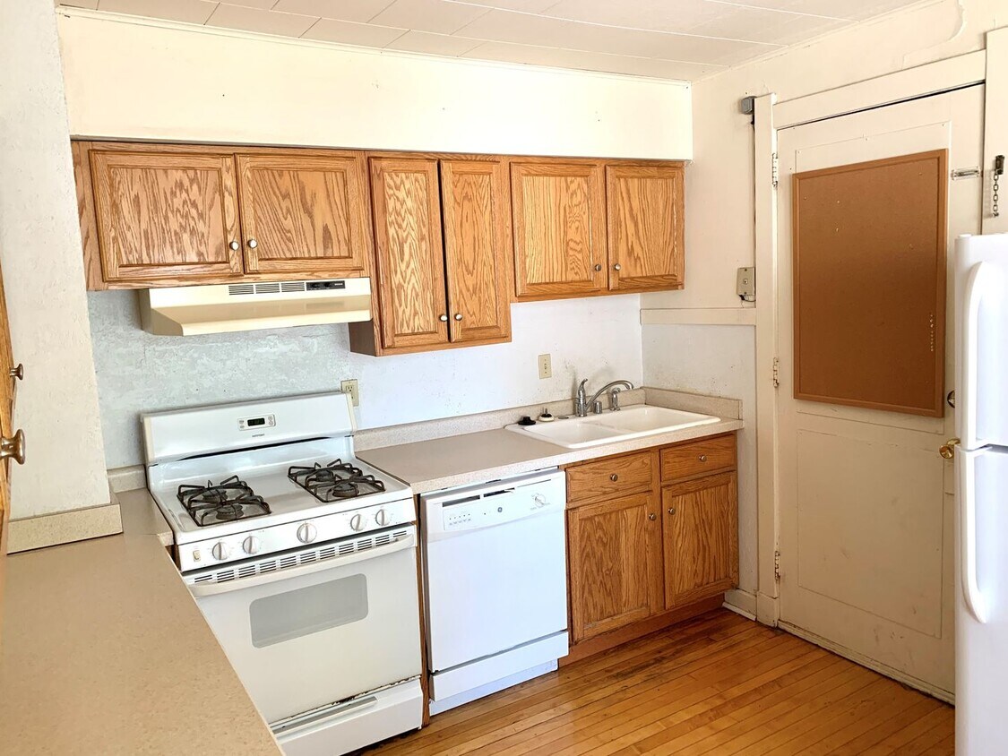 Building Photo - Lindholm Properties - 508-510-508 1/2 S. M...