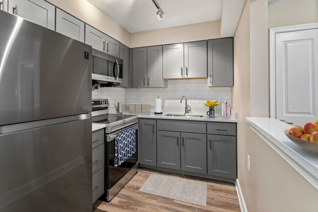 Cocina renovada - Bauer Park Senior Apartments – 62+