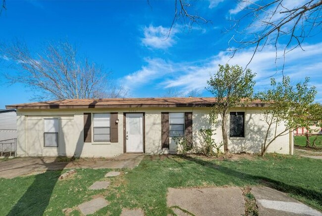 Building Photo - 4424 Cochise Dr