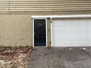 Building Photo - 154 Creekwood Dr