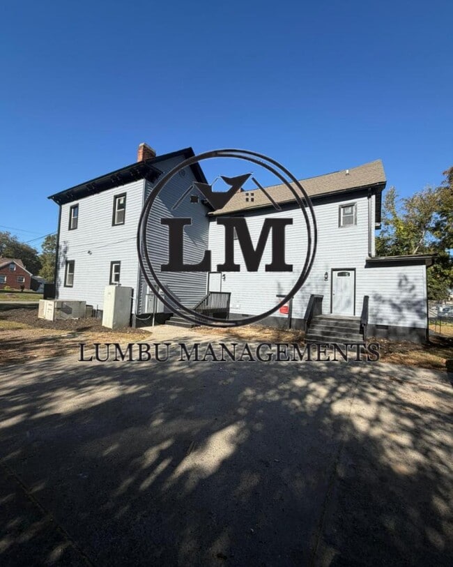 Building Photo - 414 E Morehead St
