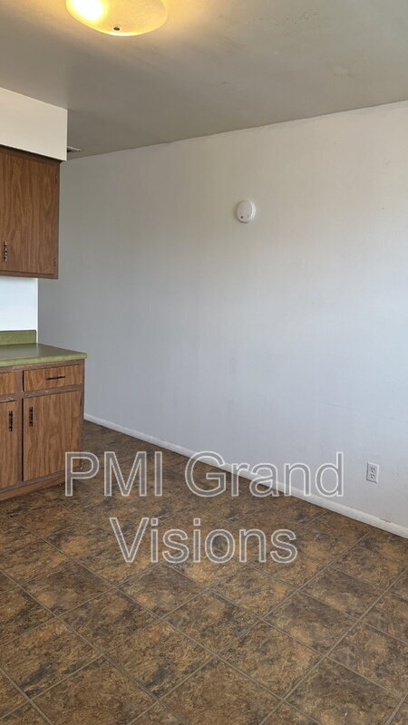 Building Photo - 1616 University Dr