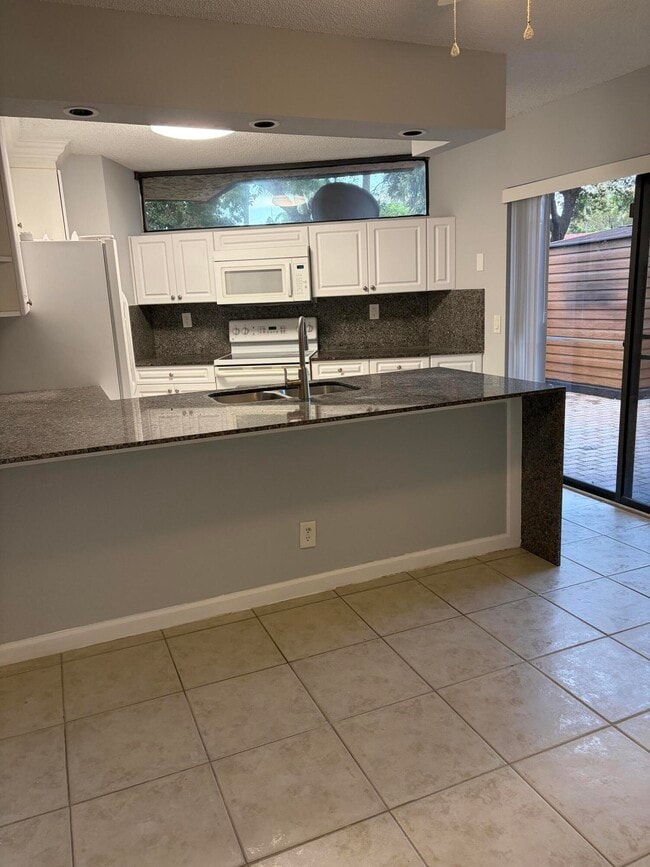 Foto del edificio - 8165 Severn Dr
