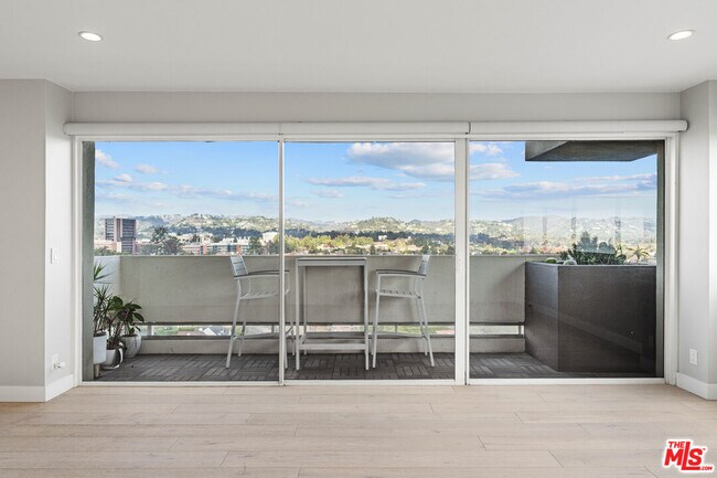 Foto del edificio - 10701 Wilshire Blvd