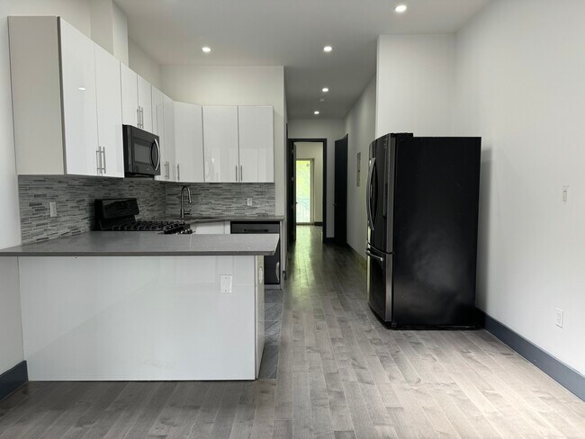 Foto del edificio - 657 Seneca Ave
