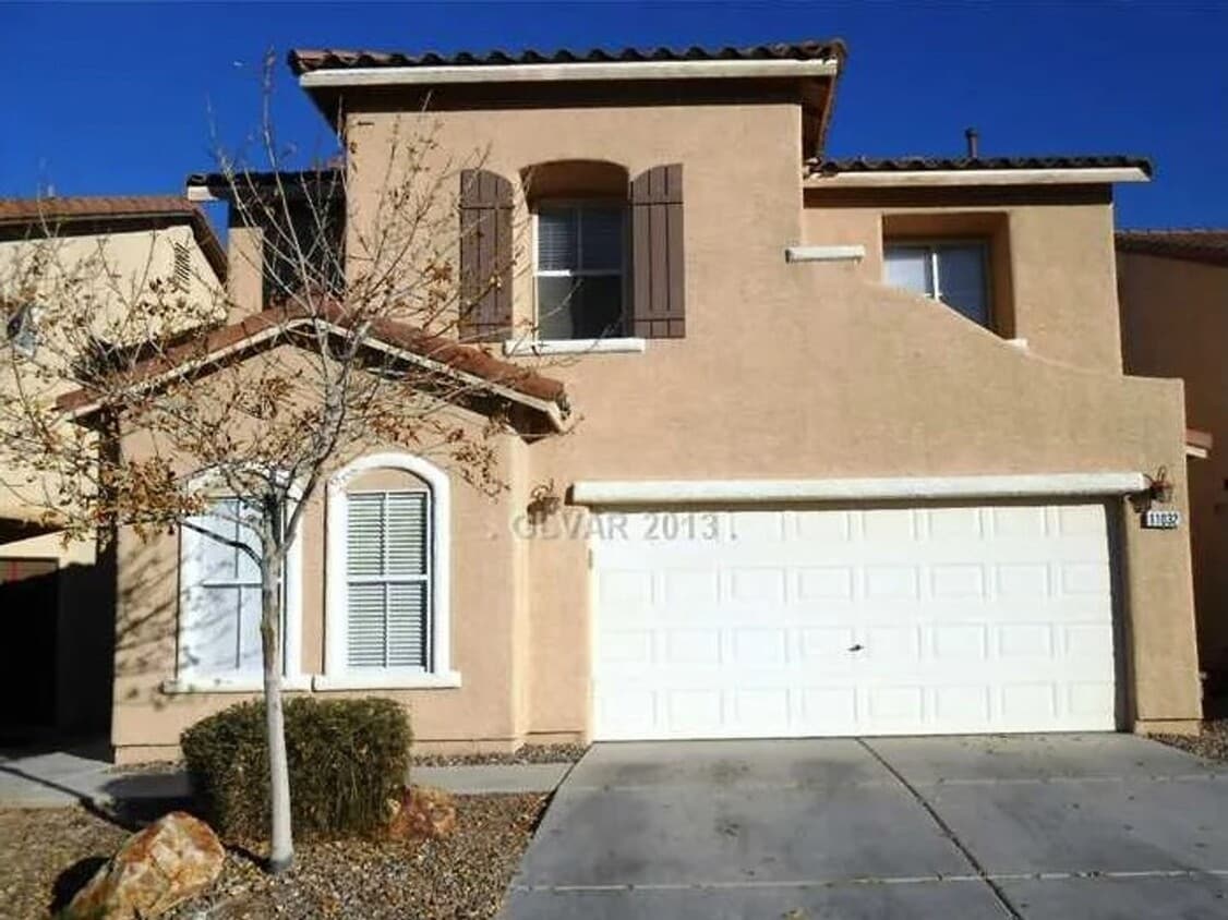 Primary Photo - Stylish 4-Bedroom Home with Den, Fireplace...